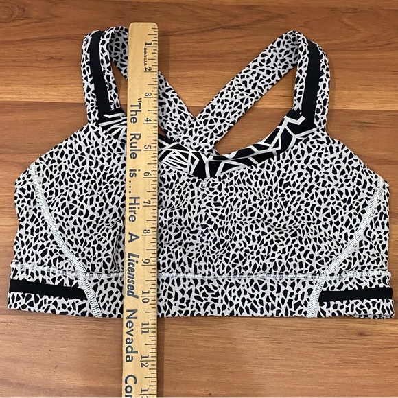 LULULEMON Rack Pack Bra Miss Mosaic White Posey Black White Luxtreme Sportsbra 6 - Picture 6 of 16